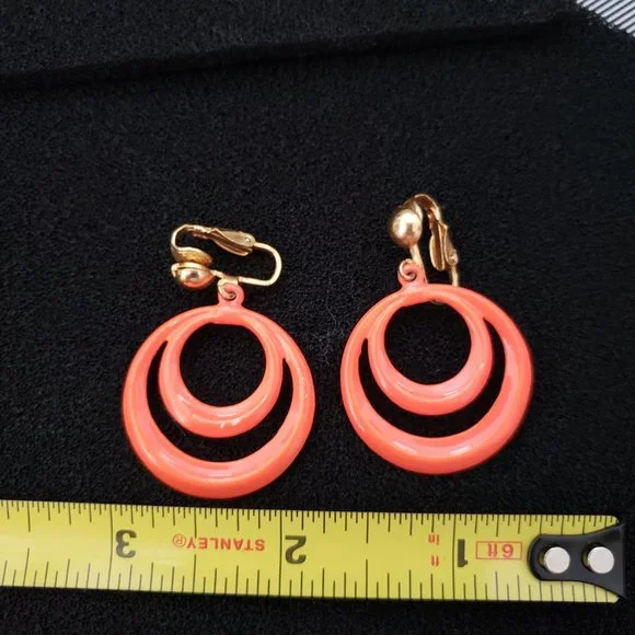 2 For $20   Brite Vintage  60"s  Orange Clip on earrings - Picture 3 of 6